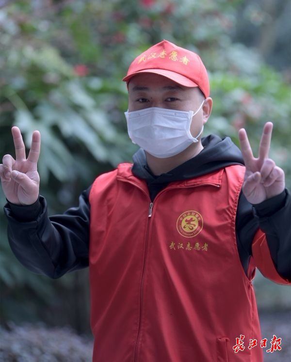 药品代购人易春恒：“扫街”找药店，帮居民购药一个月没回家