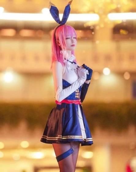 15岁萝莉cos黑太子,换上了“山竹袜”,“仙鹤腿”成绝色