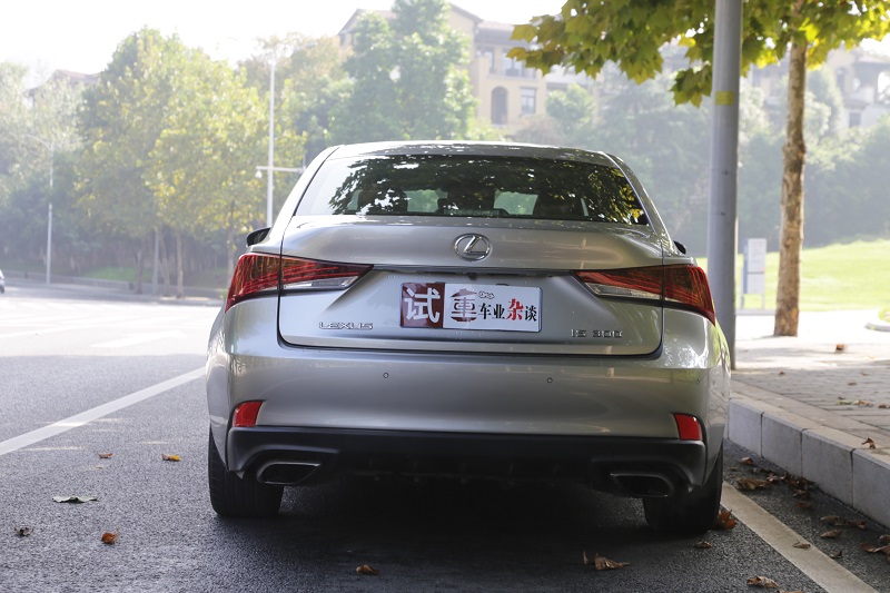 雷克萨斯IS300体验报告：我没法再做一个“肉人”