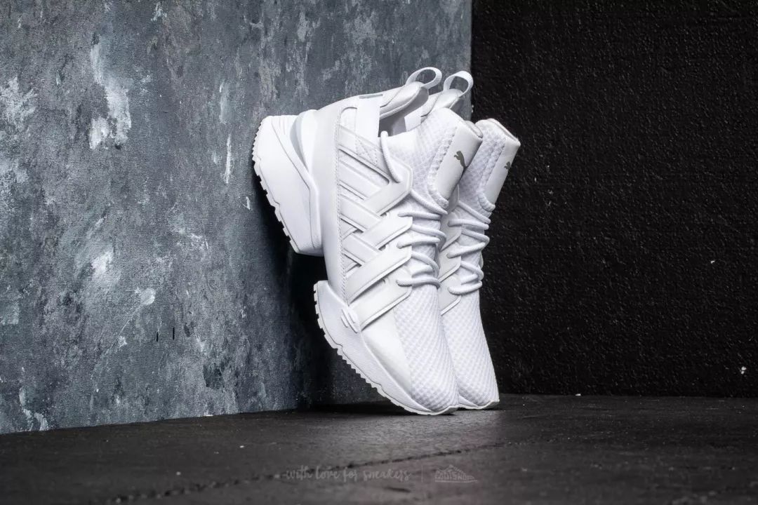 人生处处是陷阱万分小心,人生处处有坑我们要擦亮双眼