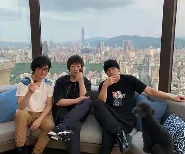 缁嗘暟閭ｄ簺浣忚豹瀹呯殑鏄庢槦 (鏄庢槦浣忚豹瀹呭叾瀹炰粬浠綇寰楀緢瀵掗吀)