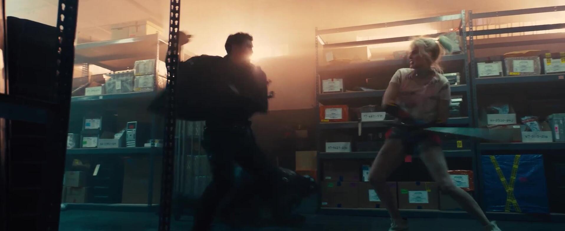 变态女心理医生，因和疯子男友分手后被嘲笑，就策划引爆化工厂