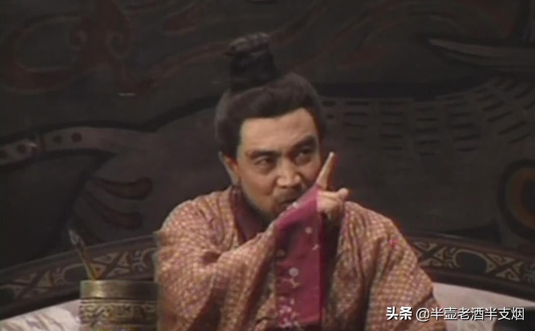 诸葛亮跟刘备谈论关羽,刘备和诸葛亮会怎么对待关羽