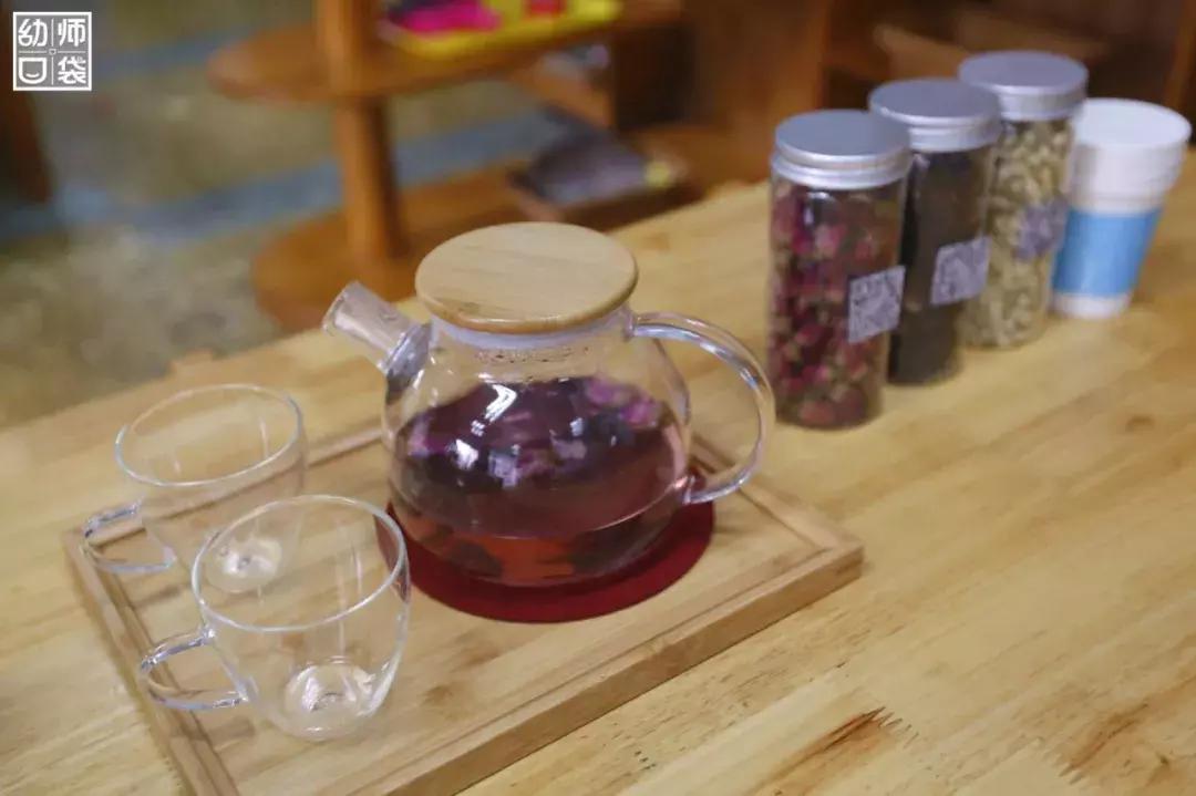 空间小、经费不足、面临*迁拆**，这家幼儿园却给出了满分的环境