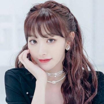 厚的但又不是很厚的刘海,薄薄的齐刘海不明显