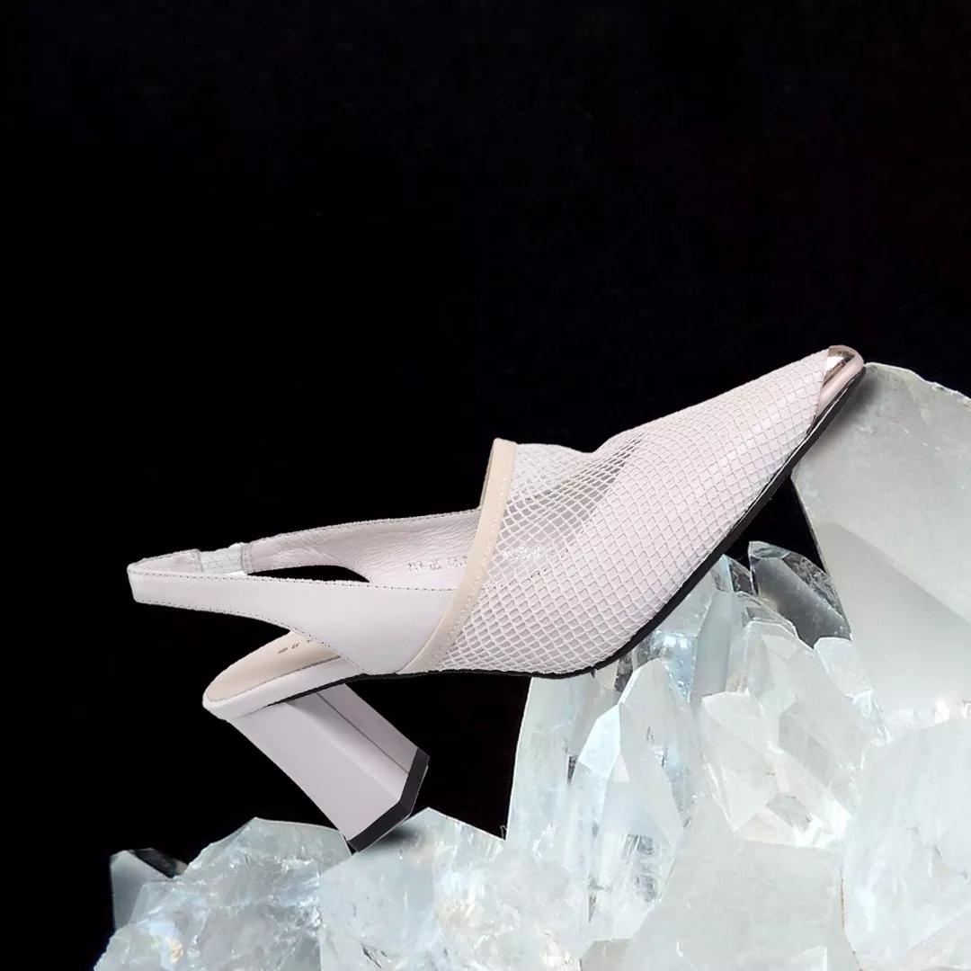 女鞋最火的一款露趾,今年超火真皮女鞋露后跟