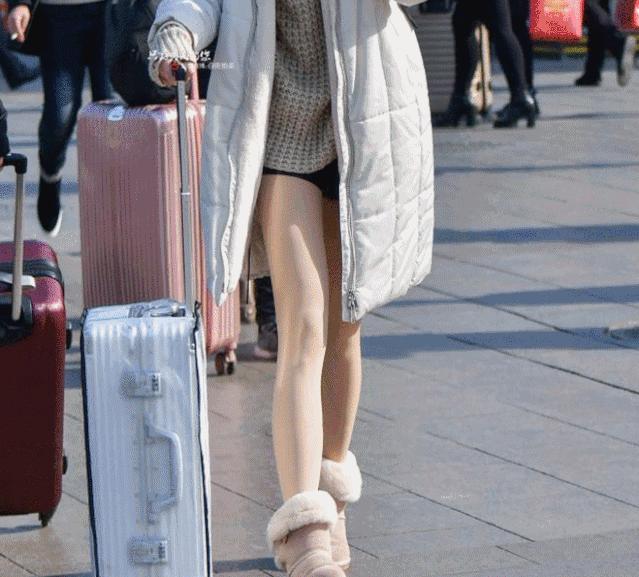 降温了！日本女星穿上了“光腿神器”，加绒保暖还时尚