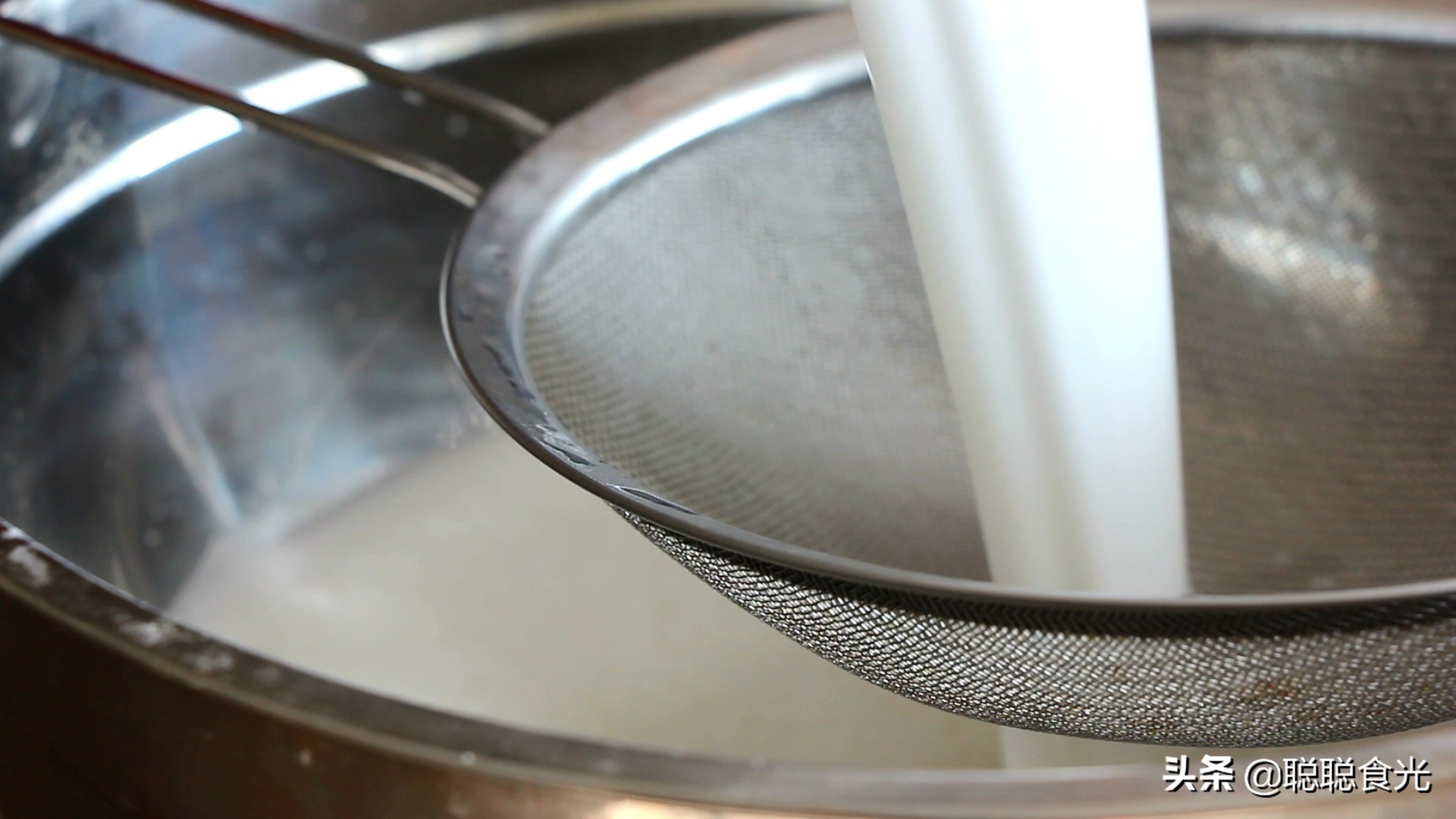 凉皮怎么做才有劲道不易断,凉皮做的不筋道还发粘怎么回事