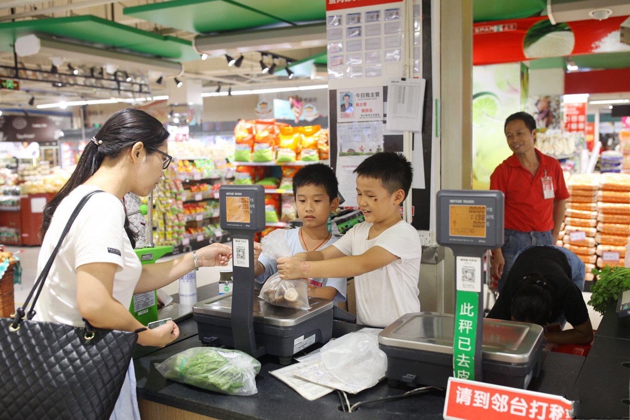 三岁儿子超市随手拿口香糖没付钱,孩子在超市买东西忘记付钱怎么办