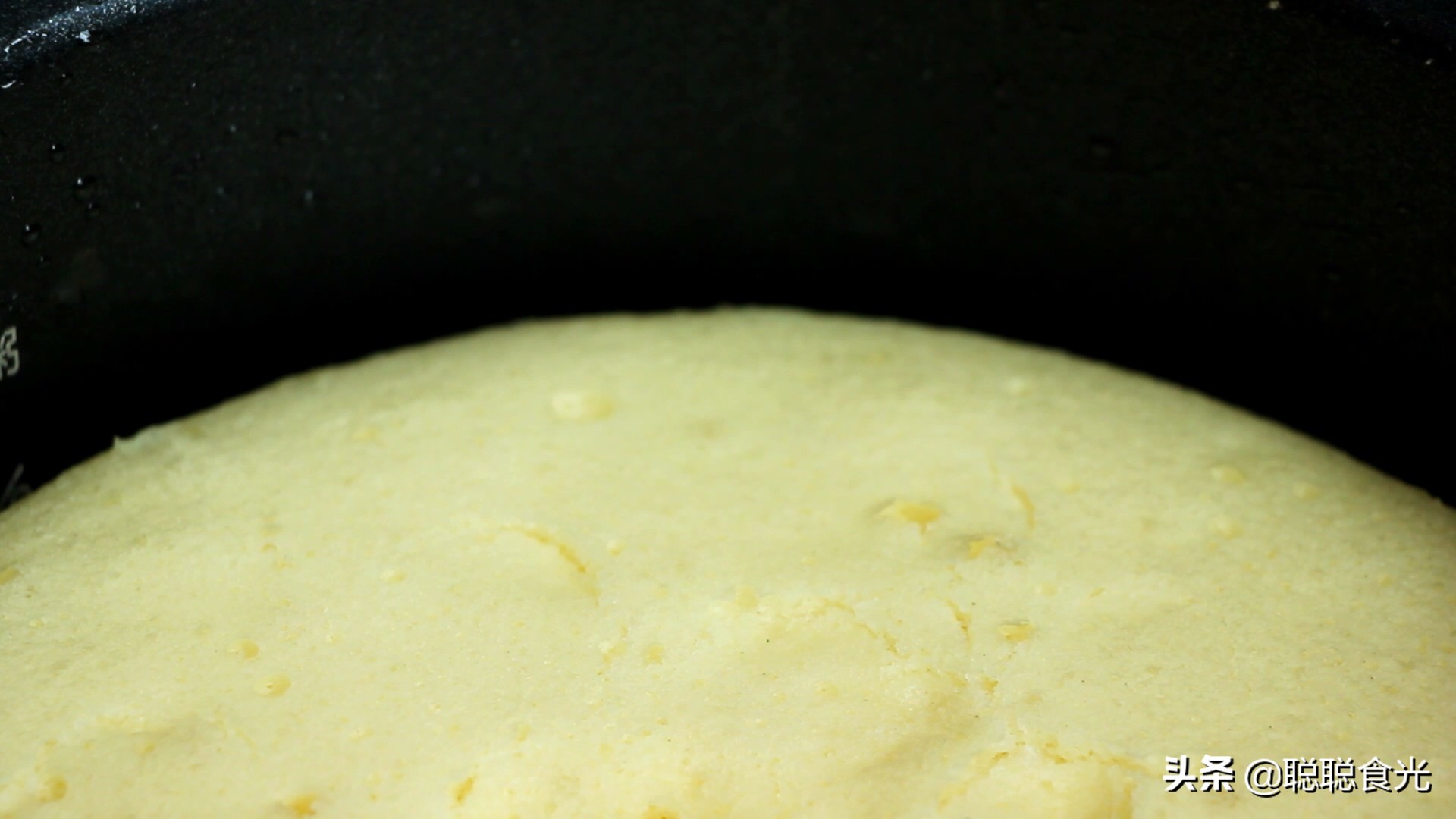 电饭锅做蛋糕的方法详细教程,电饭锅蛋糕底部不蓬松