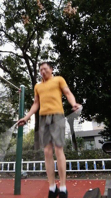 小学生跳绳双飞教程,小学生跳绳双飞一般跳多少个