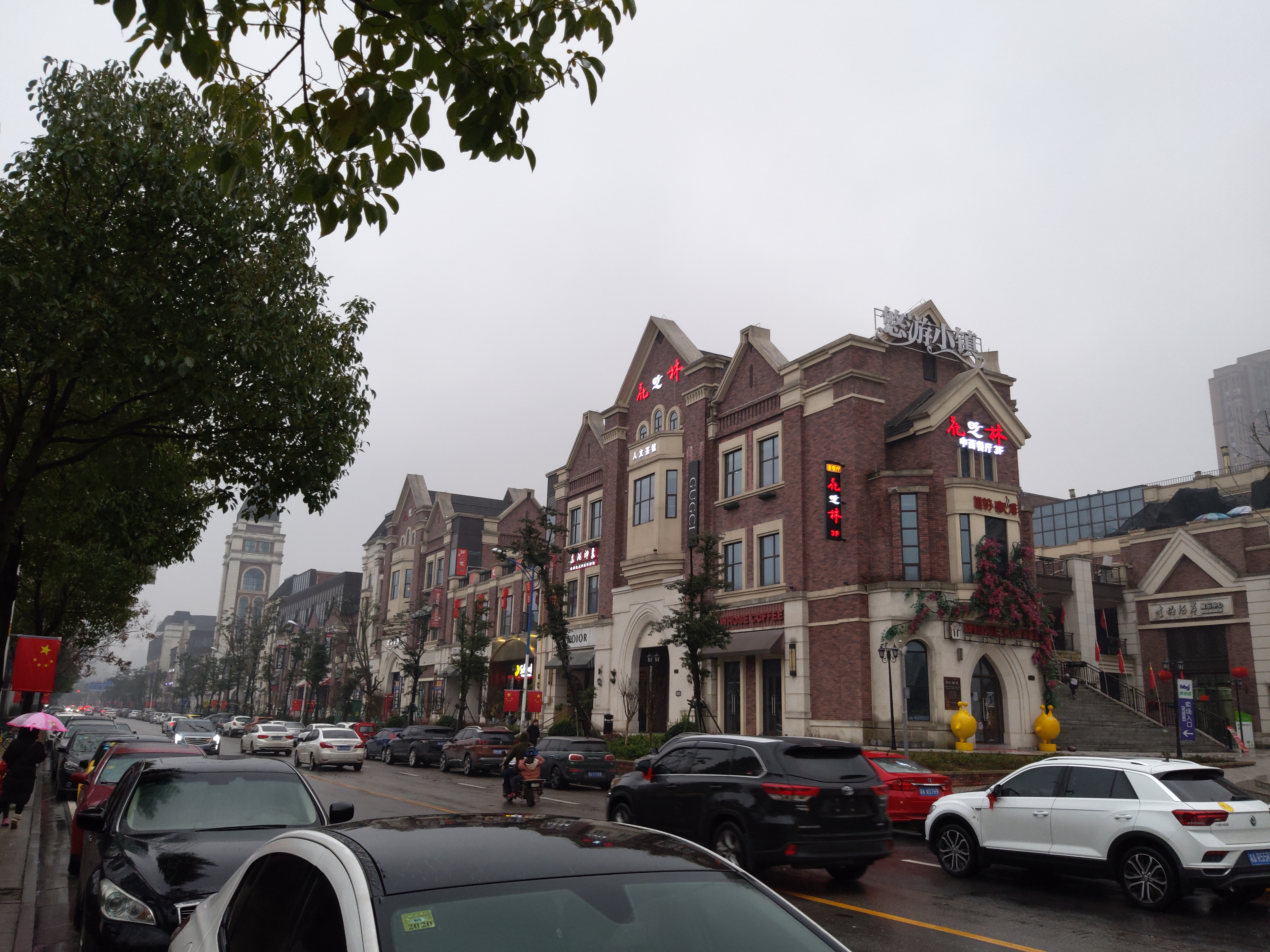 三星什么时候搞挖孔屏,三星手机挖孔屏技术