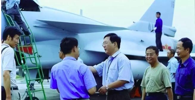 22岁负责攻克世界性难题，让中国战斗机领先世界的杨伟究竟多牛？