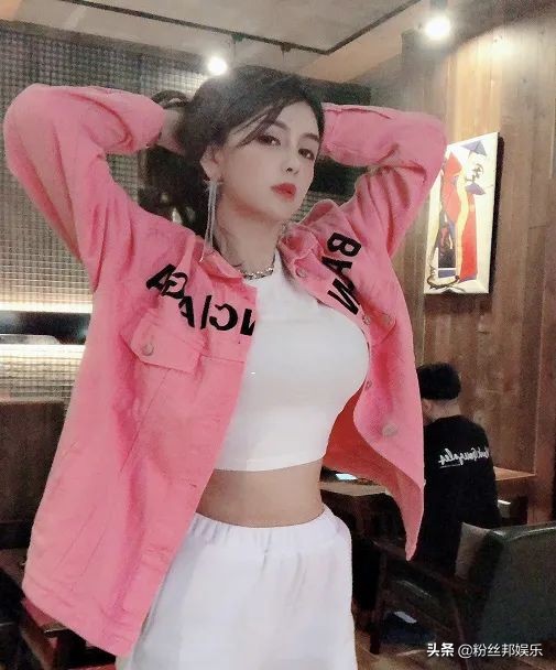 张琪格妈妈被“柜姐”歧视，逛街穿着太朴素，对方直言买不起别试