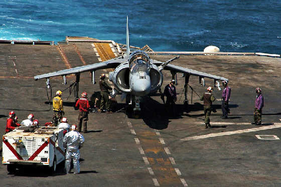 黄蜂级两栖攻击舰有几艘,黄蜂级两栖攻击舰是补给船吗