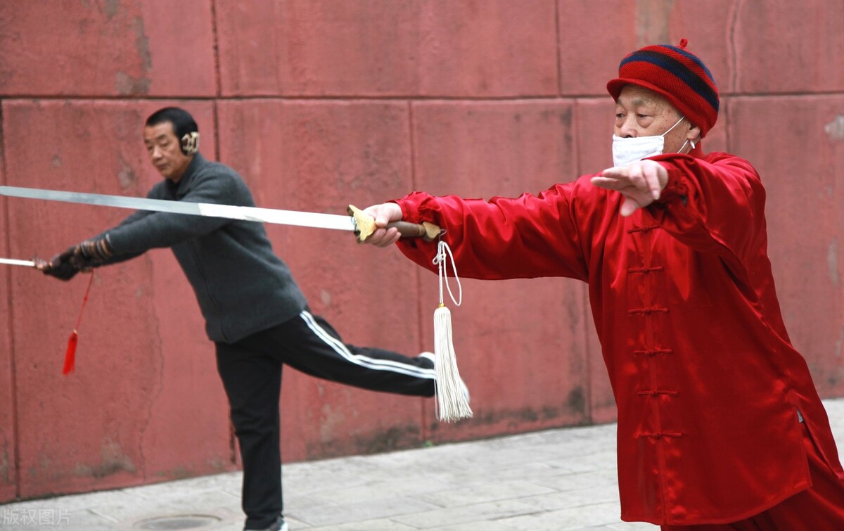 闻鸡起舞成语故事说明了什么道理,闻鸡起舞成语故事简短30字