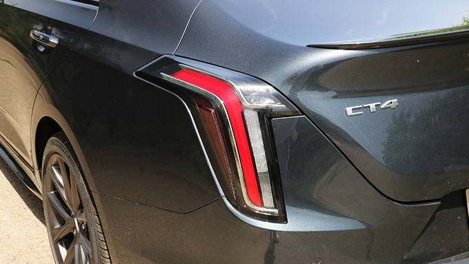 凯迪拉克CT4试驾评测,凯迪拉克ct4和ats空间对比