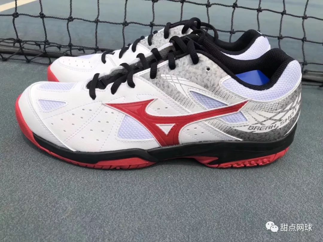 甜点君,美津浓mizuno足球鞋测评