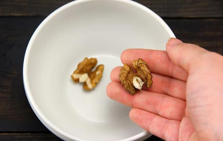 薄壳大核桃吃不掉夏天怎么办,核桃怎么挑选又脆又好吃