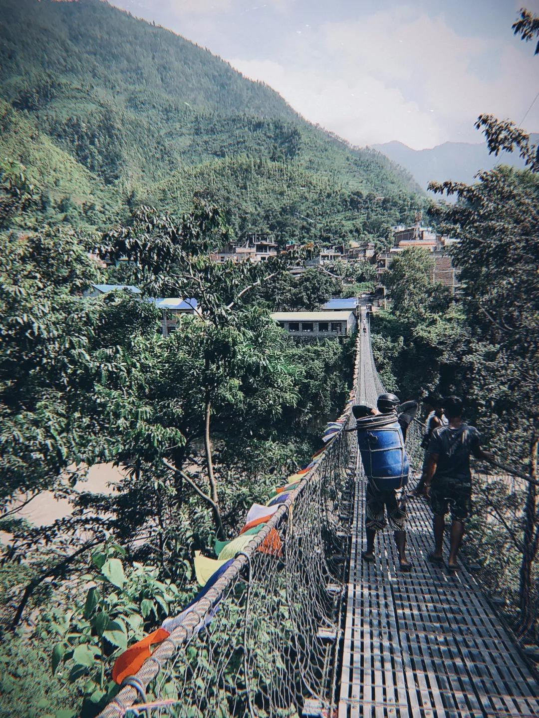 这个微笑国度，见人就夸漂亮，300元就能在天空滑翔