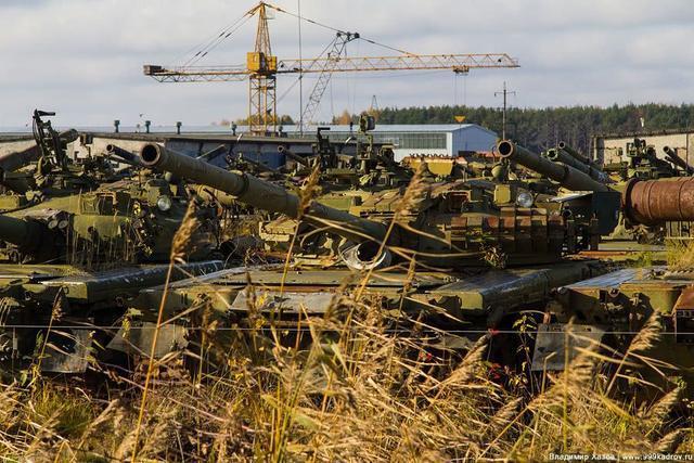 俄部队为何还在坚持用T-80改进版？美媒：合情合理，作用不可取代