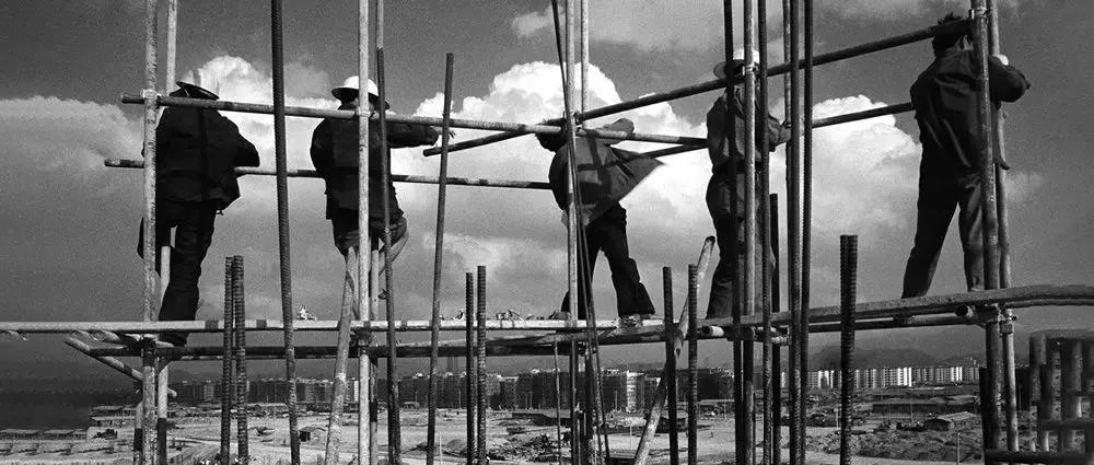 外国人震撼中国9小时建火车站,9个小时建一座火车站