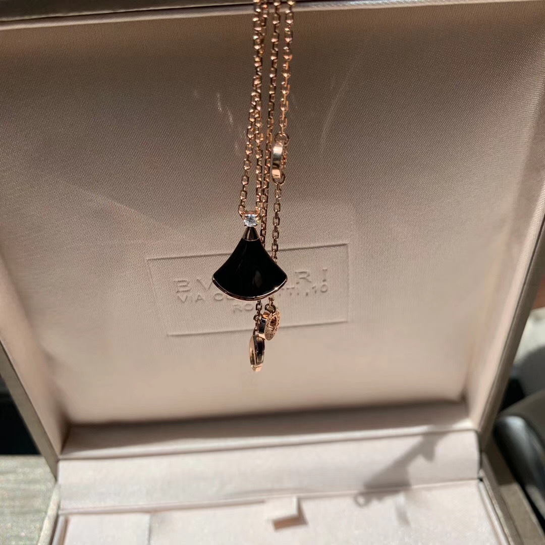 宝格丽扇子原版,宝格丽的红扇子也是经典