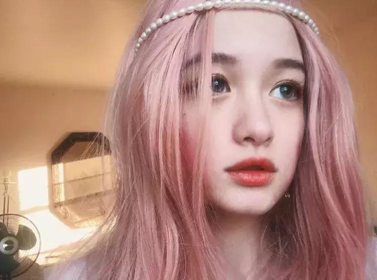 夸张发色弄什么造型,夸张的发色适合什么衣服