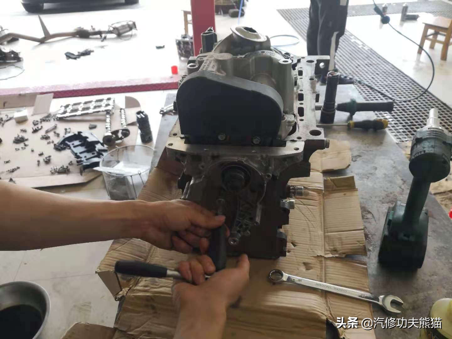 奥迪a6l烧机油1000公里烧多少正常,老a6l烧机油严重