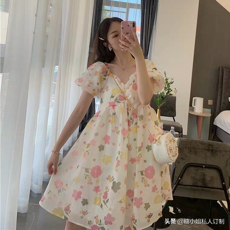 夏天喜欢穿裙子的女生什么心理,夏天喜欢穿裙子又怕冷