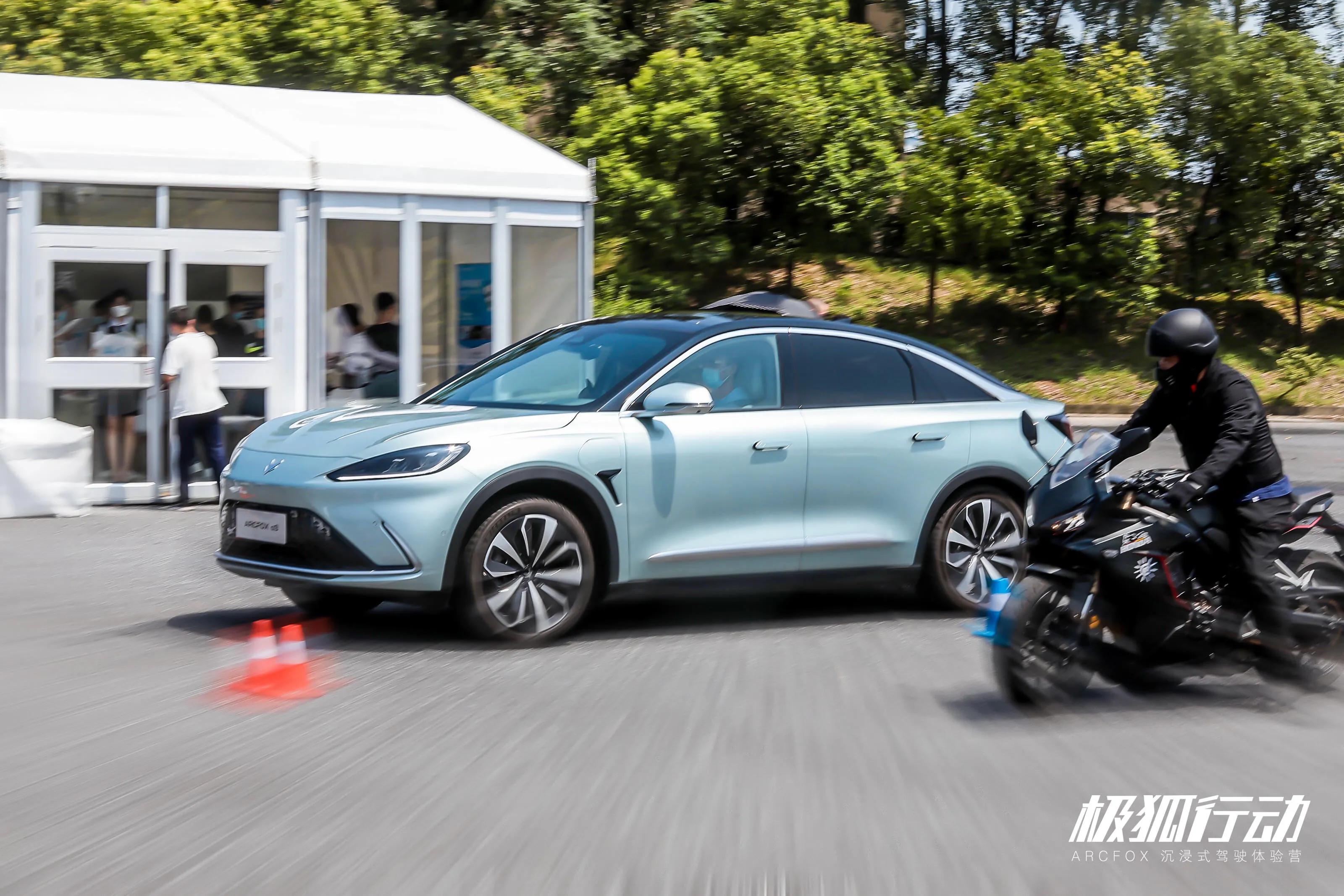 鏋佺嫄琛屽姩2.0,鏋佺嫄琛屽姩2.0姹借溅