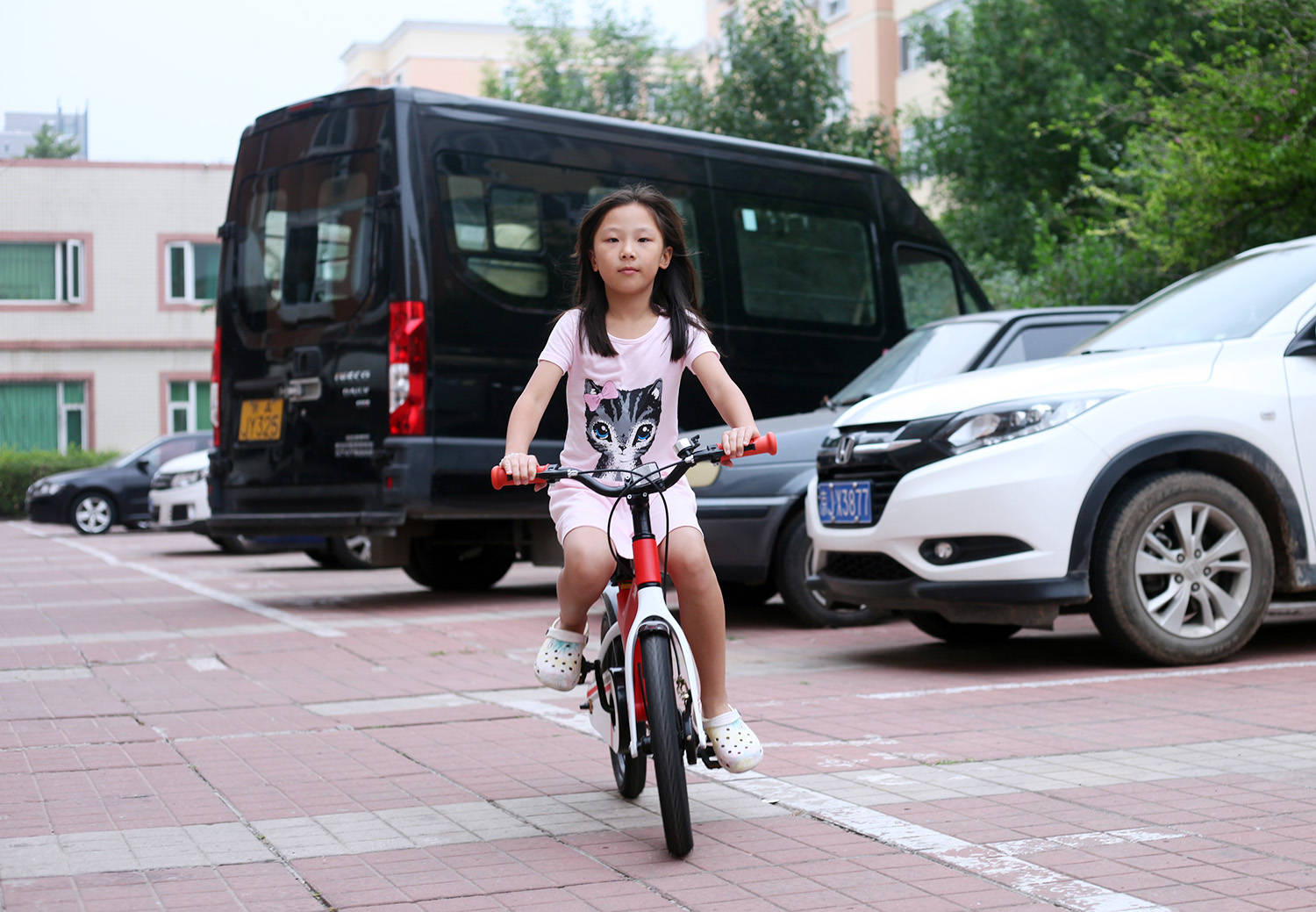 柒小佰自行车测评,六岁初学者自行车