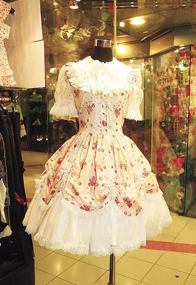 第一批00后女孩，已经不屑于穿AJ了