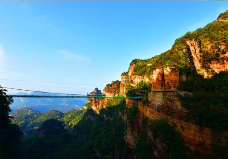 那里夏季平均气温只有21.3℃，被称为“深呼吸小城”“天然氧吧”