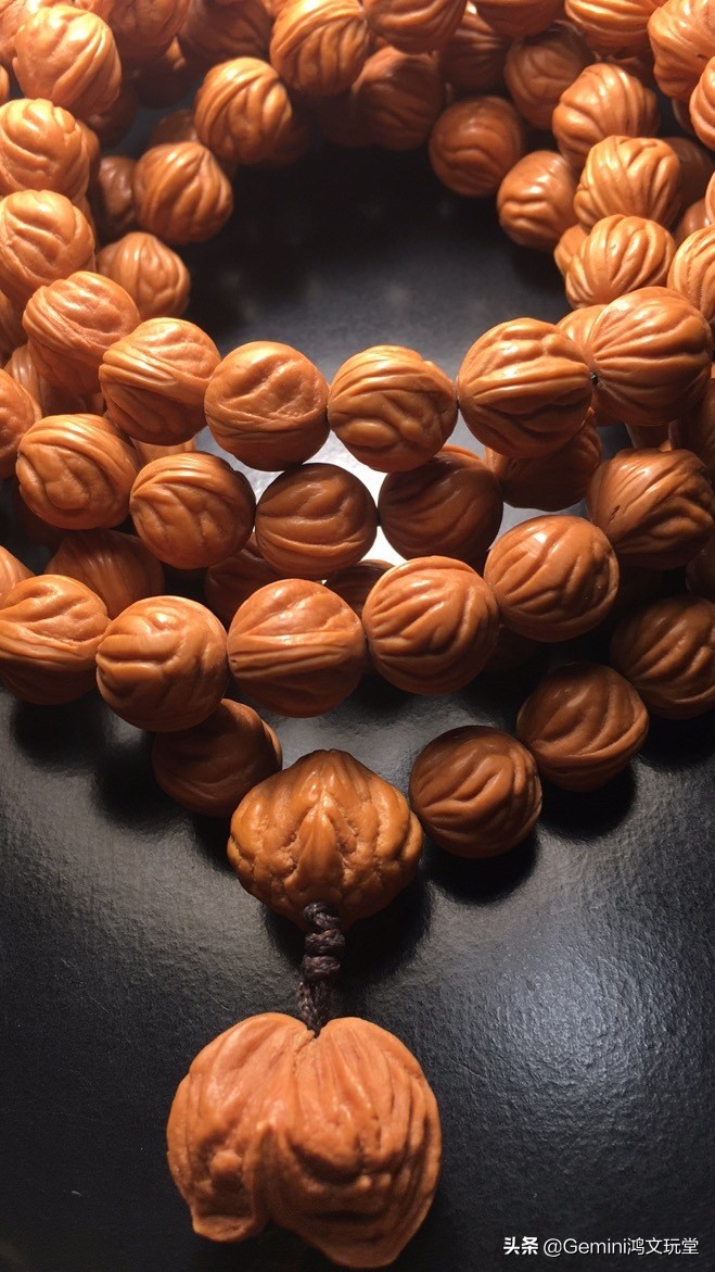 盘桃核戴手套好还是不戴手套好,戴手套和不戴手套盘桃核的区别