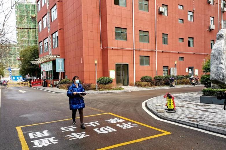 “疫”场爱的姿势期待零距离丨英雄的城市英雄的人民