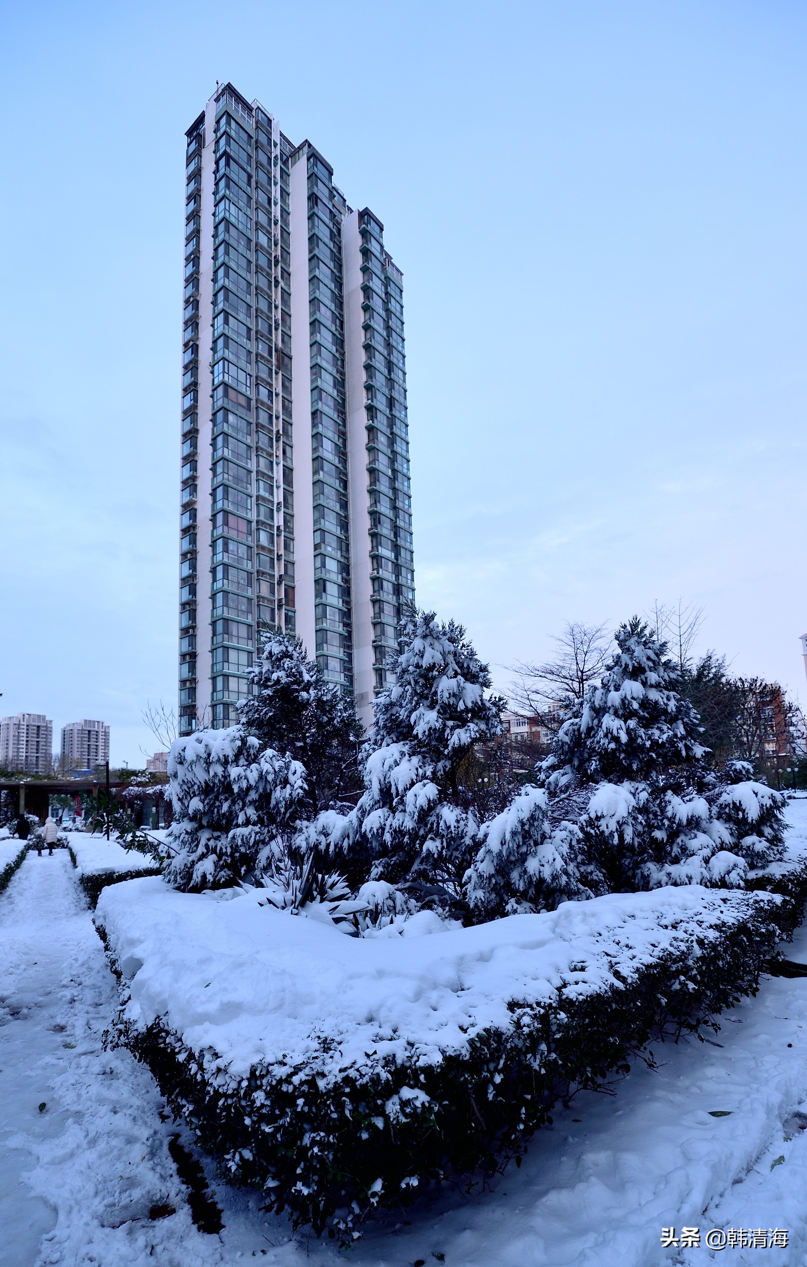 2021天津第一雪水畔花园小区装扮得更加圣洁和美丽