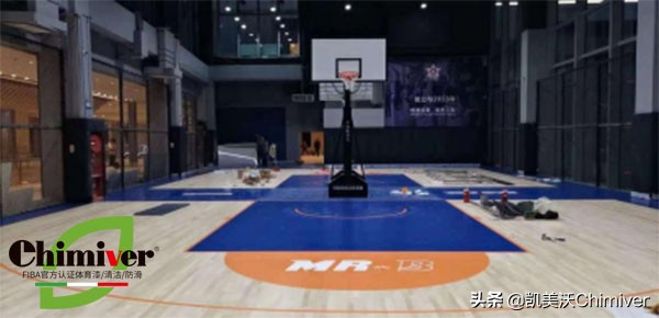 篮球馆木地板铺设过程,木地板球馆推荐
