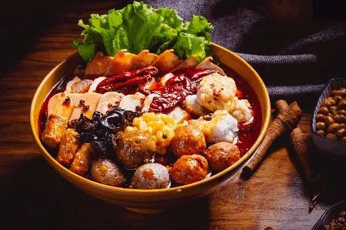 做麻辣烫真的赚钱吗,做麻辣烫能赚钱吗零基础学技术