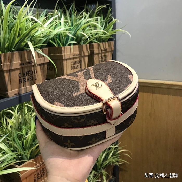 lv19春夏新款中古小猪包彩绘款马鞍包今年最流行款式女神必备