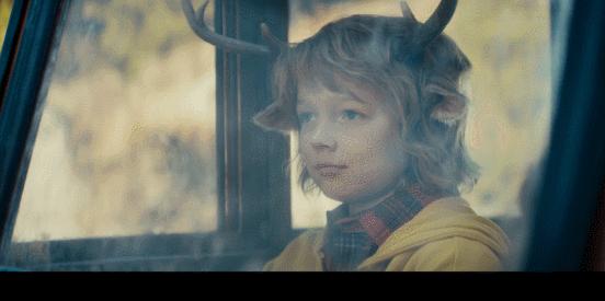 触及各种禁忌点的邪典之作被改编成了电影，一开播就大获好评