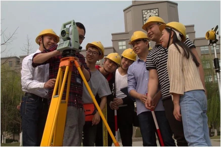 成都信息工程大学银杏酒店管理学院：成就学生，服务社会