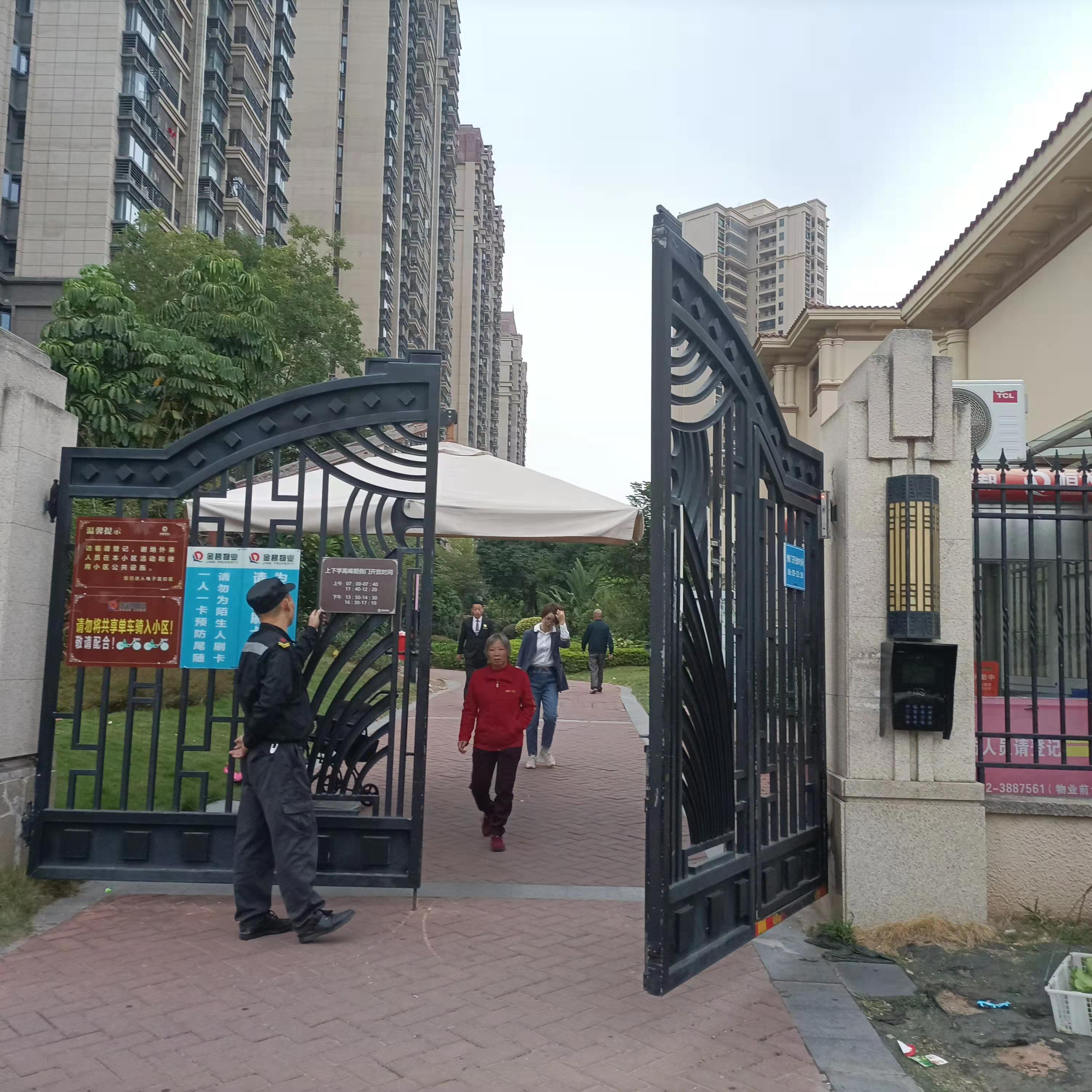 小区保安岗亭,小区保安老王