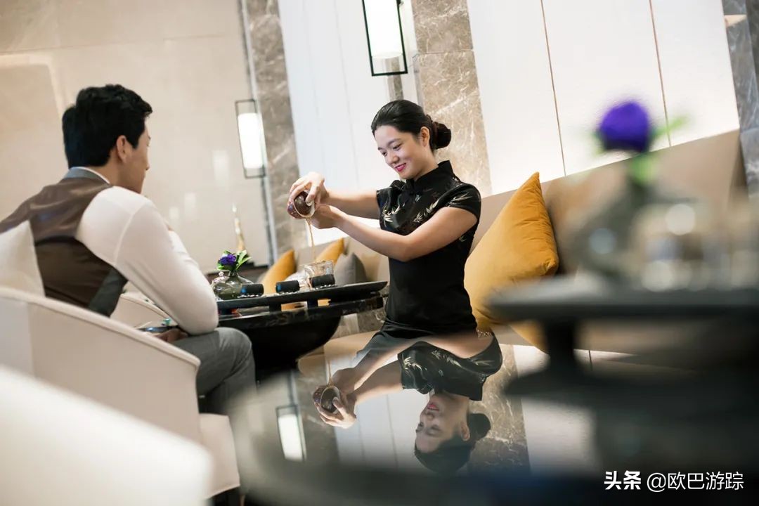 魔都四叶草洲际酒店，享缤纷自助大餐，国庆畅玩快闪啤酒节