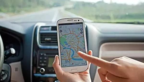 在共享平台租了宝马、奔驰后，他对车主说“我跟你去派出所吧”