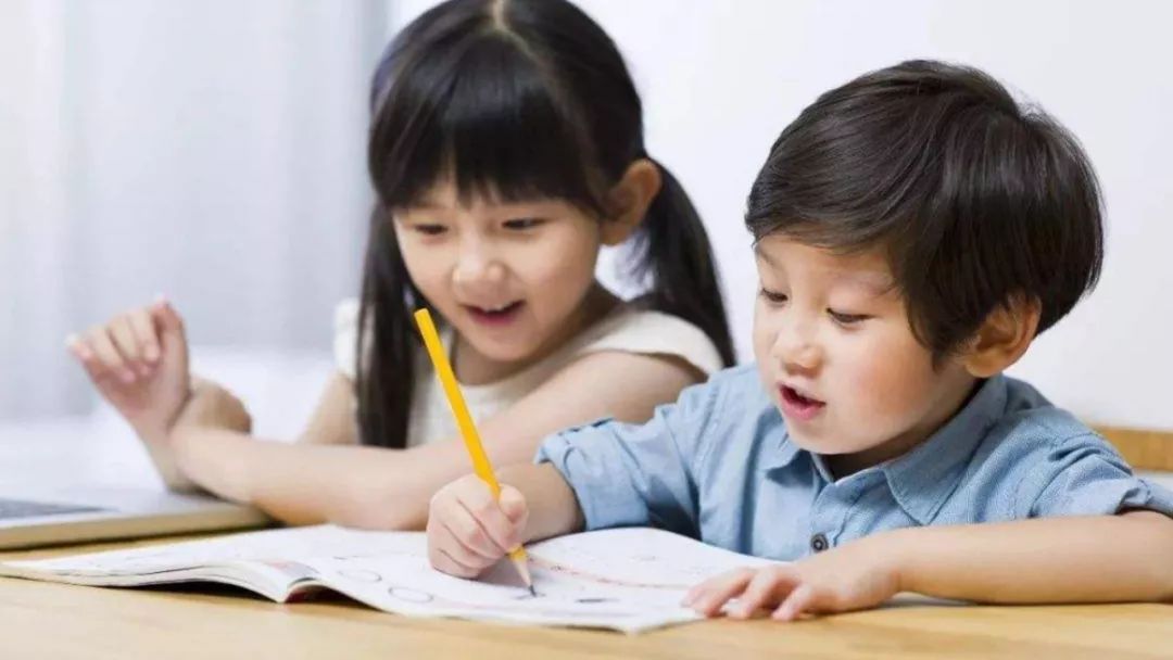 孩子注意力不集中上课走神怎么办,上课开小差注意力不集中