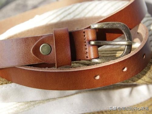 农村集市20元一根现割牛皮带,集市上卖的现割牛皮带