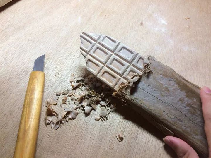 木雕成品制作视频,怎么样做逼真的木雕苹果