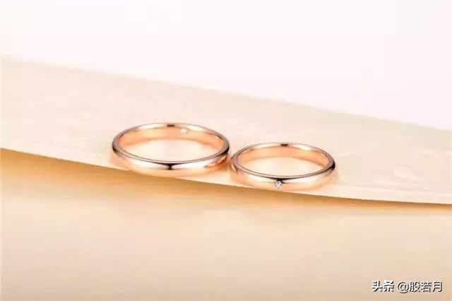 彩金为什么看着比黄金重,为什么彩金戴着戴着变色了