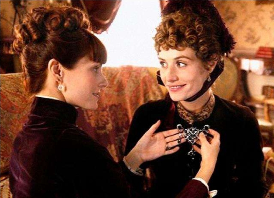 《项链》：总是要历尽百转和千回，才知情深意浓